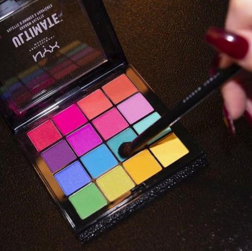 Как сделать брови более выразительными с помощью макияжа. Как оформить брови очень ярко?