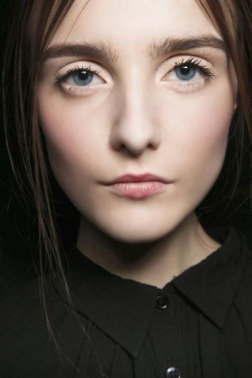 Какие основные ошибки нужно избегать при нанесении бровей. 6 главных ошибок в макияже бровей