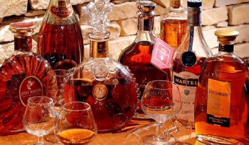 Есть ли противопоказания к использованию маски из коньяка для волос. Экстренная помощь волосам: маски с коньяком, мёдом и яйцом