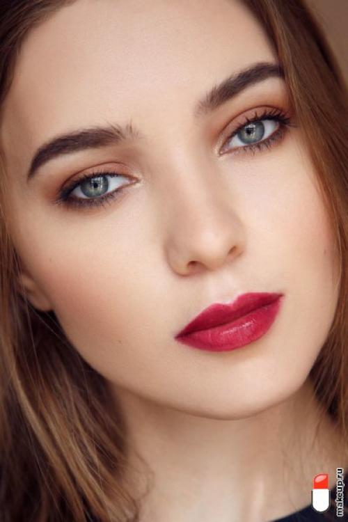 Как идеально нанести помаду. Как правильно наносить макияж на лицо?