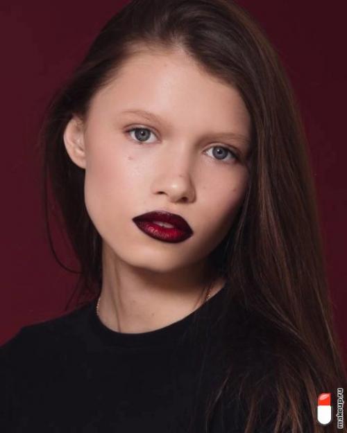 Как сохранить выразительность цвета помады без подводки. Как сделать помаду темнее?