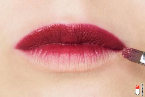 Как сохранить выразительность цвета помады без подводки. Как сделать помаду темнее?