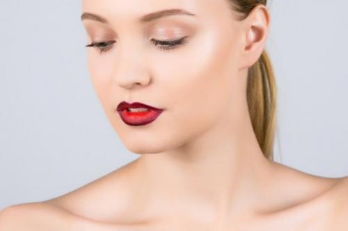 Секреты и техники: как создать идеальный макияж губ яркой помадой 01 Секреты и техники: как создать идеальный макияж губ яркой помадой 01
