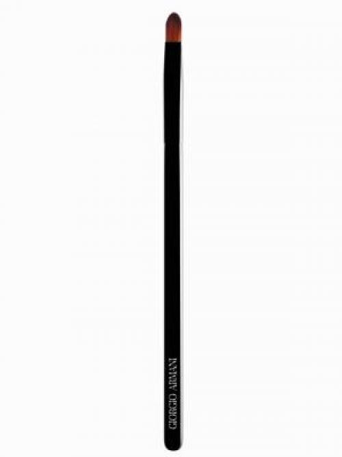 Существуют ли специальные инструменты для нанесения губной помады. Как выбрать лучшую кисть для губ?