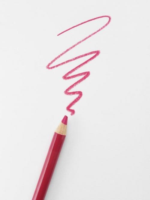 Каким образом можно использовать карандаш для губ при нанесении помады. Как можно использовать карандаш для губ ?