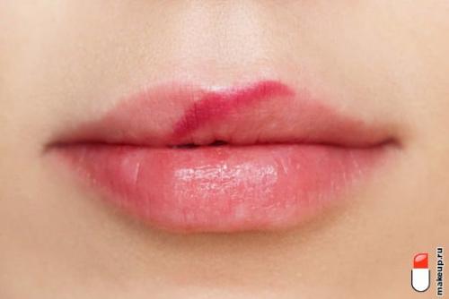 Как правильно наносить помаду. Основы макияжа для начинающих