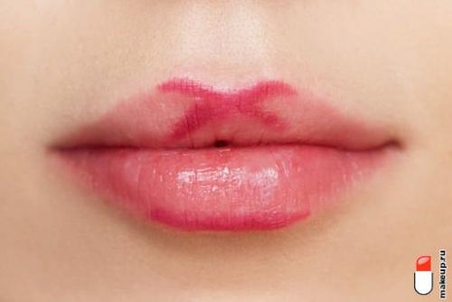 Как правильно наносить помаду. Основы макияжа для начинающих