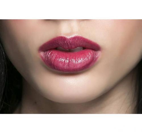 Чем отличается контурная карандаш от помады для губ. Помада-карандаш для губ: обзор средств