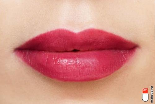 Как правильно наносить помаду. Основы макияжа для начинающих