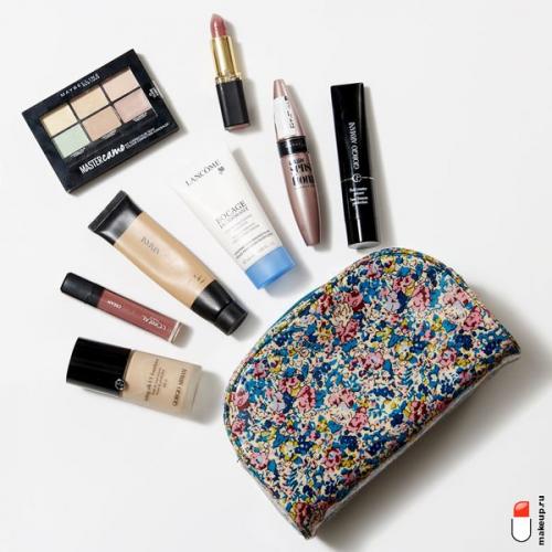 Как правильно наносить помаду. Основы макияжа для начинающих