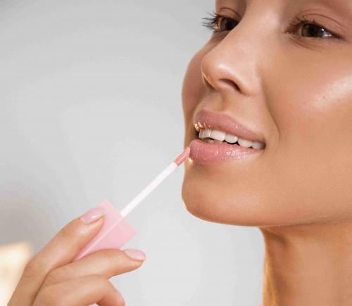 Мастер-класс: как идеально нанести яркую помаду на губы 09 Мастер-класс: как идеально нанести яркую помаду на губы 09