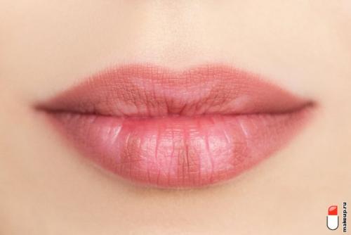 Как сделать губы более пухлыми с помощью макияжа. Как сделать губы пухлыми без инъекций? Тренируемся перед зеркалом