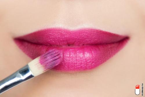 Как сделать губы более пухлыми с помощью макияжа. Как сделать губы пухлыми без инъекций? Тренируемся перед зеркалом