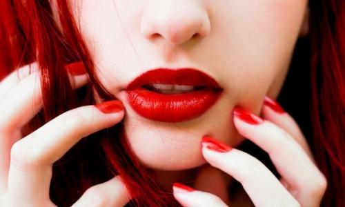 Какие материалы для нанесения макияжа на губы лучше всего подходят. Наносим декоративную косметику на уста