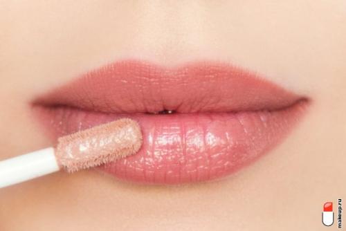 Как сделать губы более пухлыми с помощью макияжа. Как сделать губы пухлыми без инъекций? Тренируемся перед зеркалом