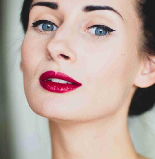 Как выбрать оттенок яркой помады, который подойдет именно вам. Как выбрать и носить яркую помаду