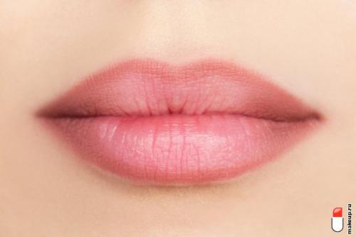 Как сделать губы более пухлыми с помощью макияжа. Как сделать губы пухлыми без инъекций? Тренируемся перед зеркалом