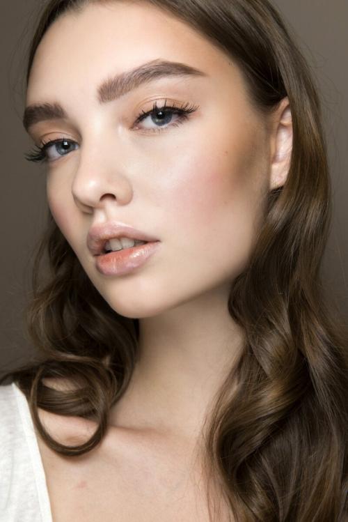 Как сделать брови гуще. Как отрастить густые брови в домашних условиях: 5 способов