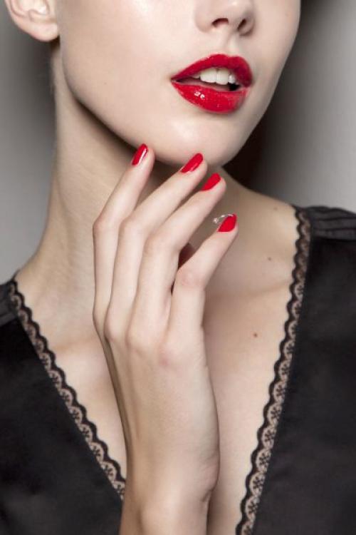 Какие компоненты в помаде делают ее более стойкой. Как выбрать стойкую помаду?