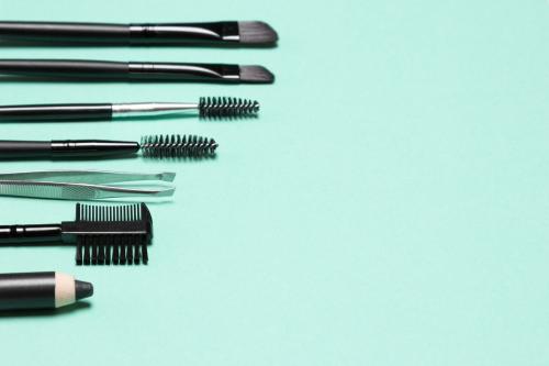 Как правильно использовать кисточку для бровей. Совсем не мелочь: все о кистях для бровей