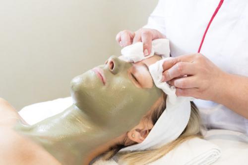 Возможно ли использовать народные средства для борьбы с темными кругами и мешками под глазами. Как убрать темные круги вокруг глаз в домашних условиях быстро, народные средства