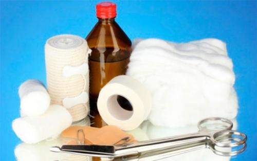 Можно ли применять противоспалительные компрессы у детей. Как сделать согревающий компресс ребенку на ухо при отите с водкой, спиртом, камфорным маслом?